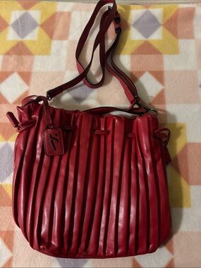 Red Pleated Crossbody Bag - Simply Vera Vera Wang-EUC